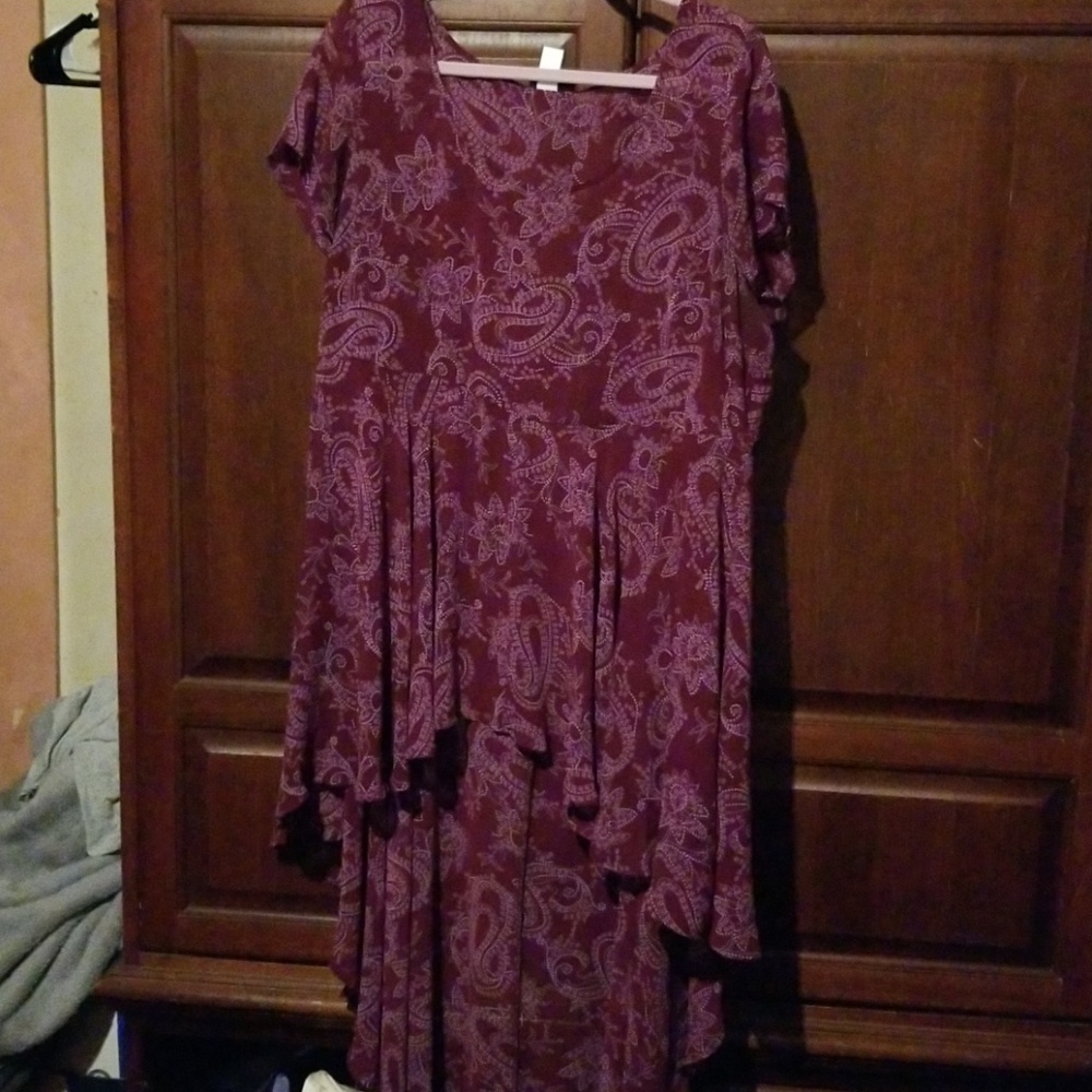 LIKE NEW PURPLE PAISLEY PRINT TORRID HIGH-LOW TOP